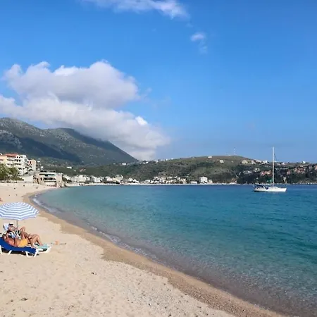 Nina's Himare